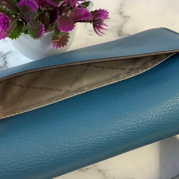 NWT Michael Kors Leather Cross Body Bag Teal - Picture 3 of 5